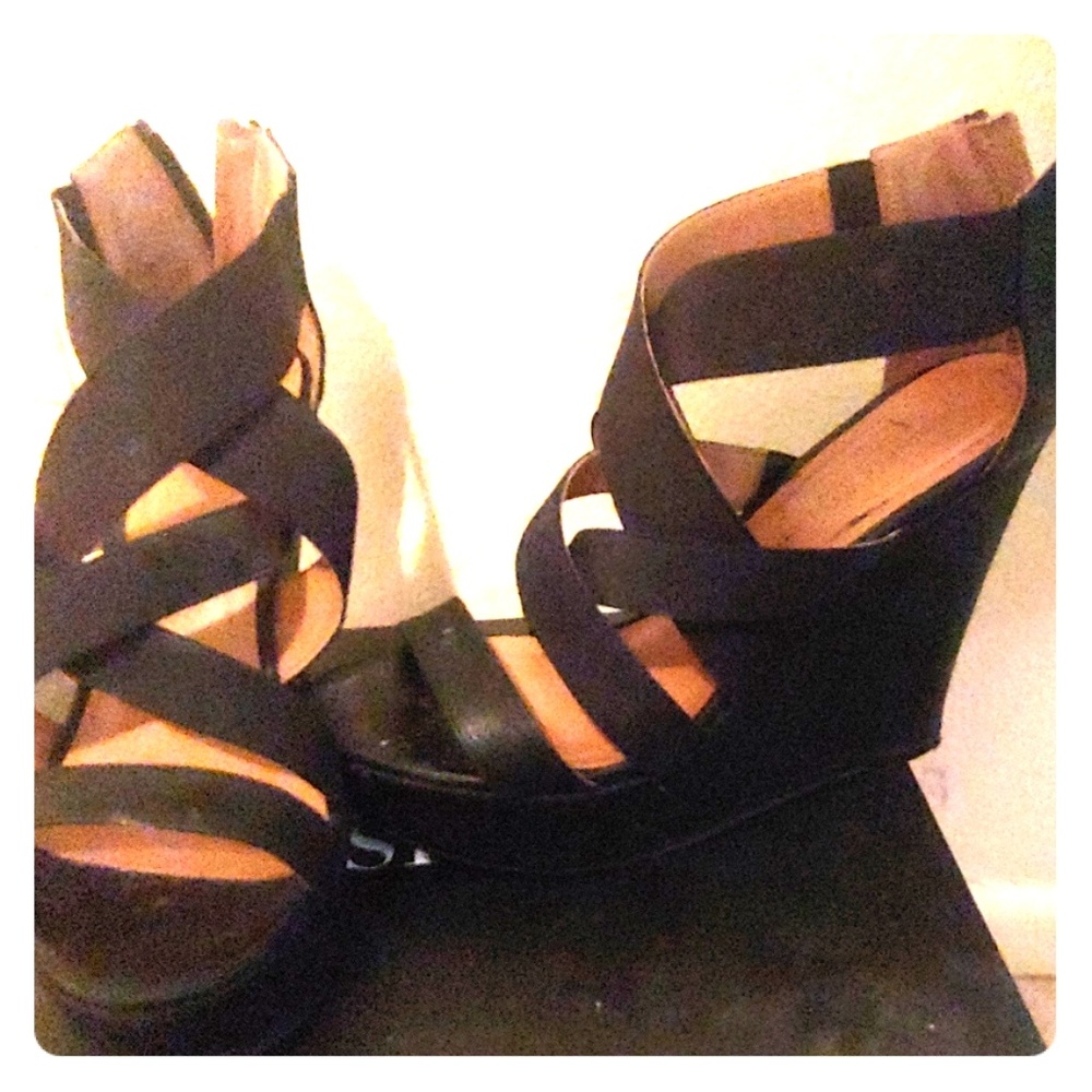 Black wedges
